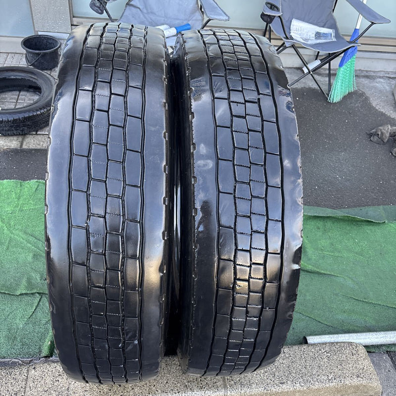 11R22.5 ダンロップ　中古地山　激安美品　　2本セット：25000円