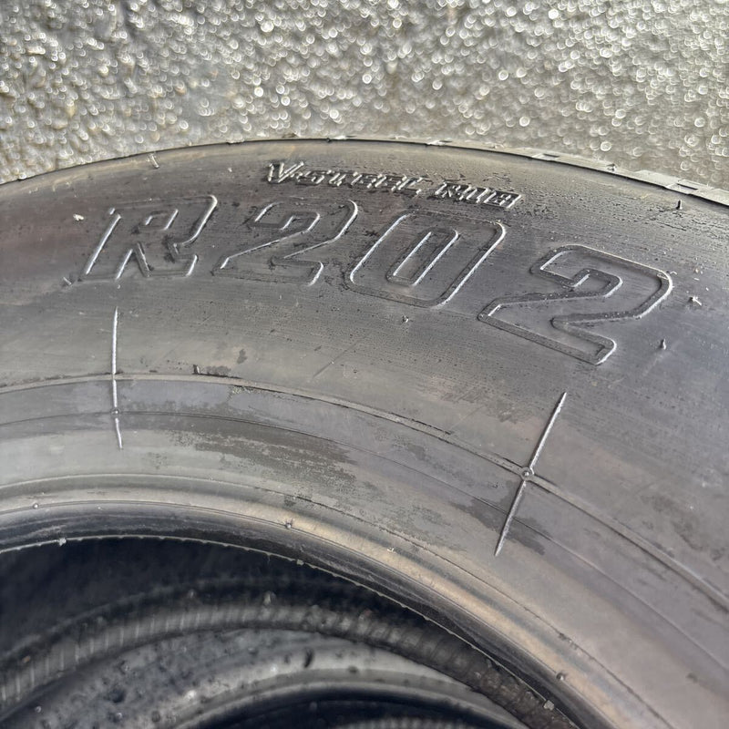 225/70R16 ブリヂストン.　R202. 激安美品　2023年製　6本セット：43000円