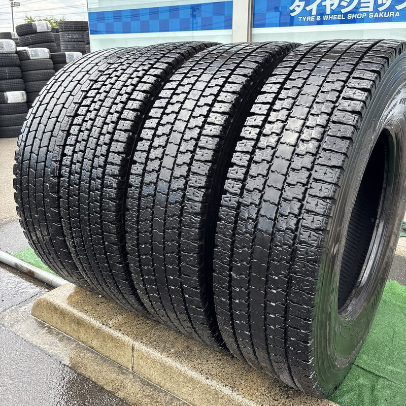 11R22.5. 中古スタッドレス. 激安美品　2022年製　　4本セット：55000円