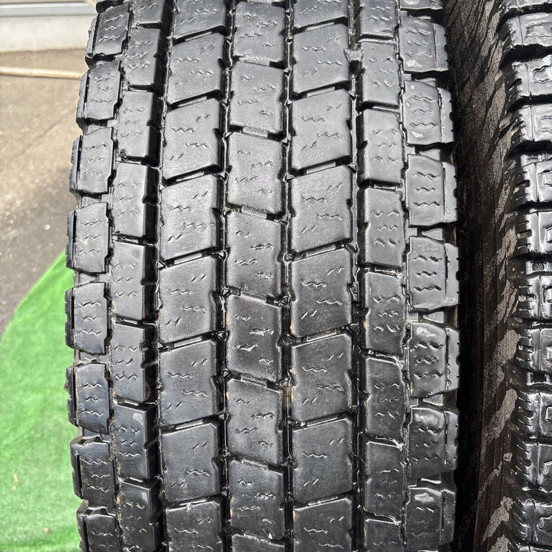 11R22.5. 中古スタッドレス. 激安美品　2022年製　　4本セット：55000円