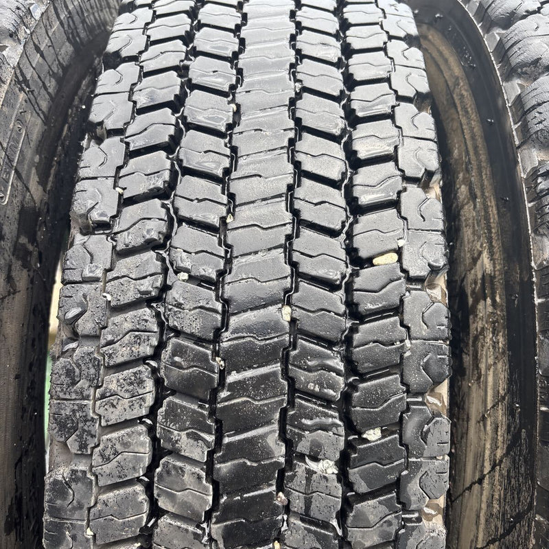 11R22.5 再生スタッドレス. 激安美品　W987. 4本セット：54000円
