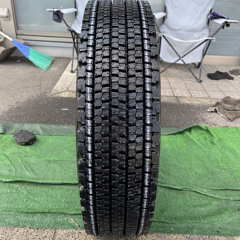 225/80R17.5 BRIDGESTONE, W900 2021年製 1本:15,000円