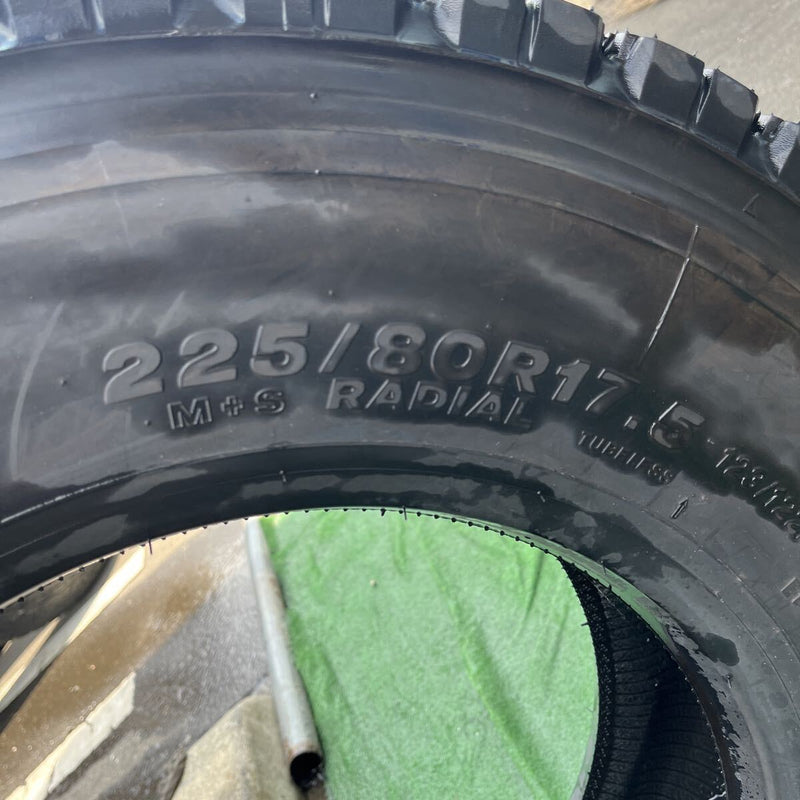 225/80R17.5 BRIDGESTONE, W900 2021年製 1本:15,000円