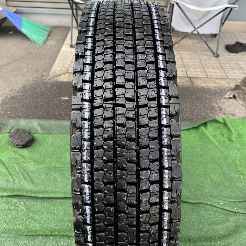 225/80R17.5 BRIDGESTONE, W900 2021年製 1本:15,000円