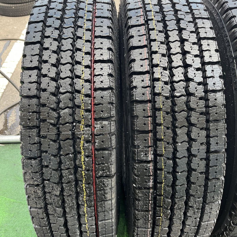 11R22.5 再生スタッドレス.　M919. 激安美品　　4本セット：88000円
