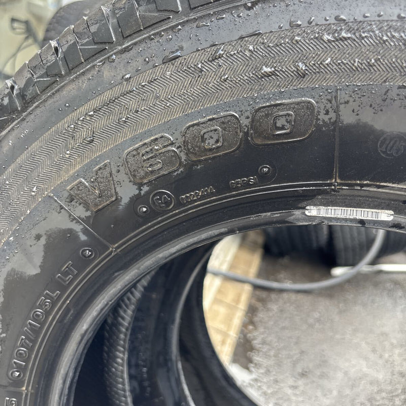 195/80R15 LT ブリヂストン V600 夏タイヤ 2本:11000円