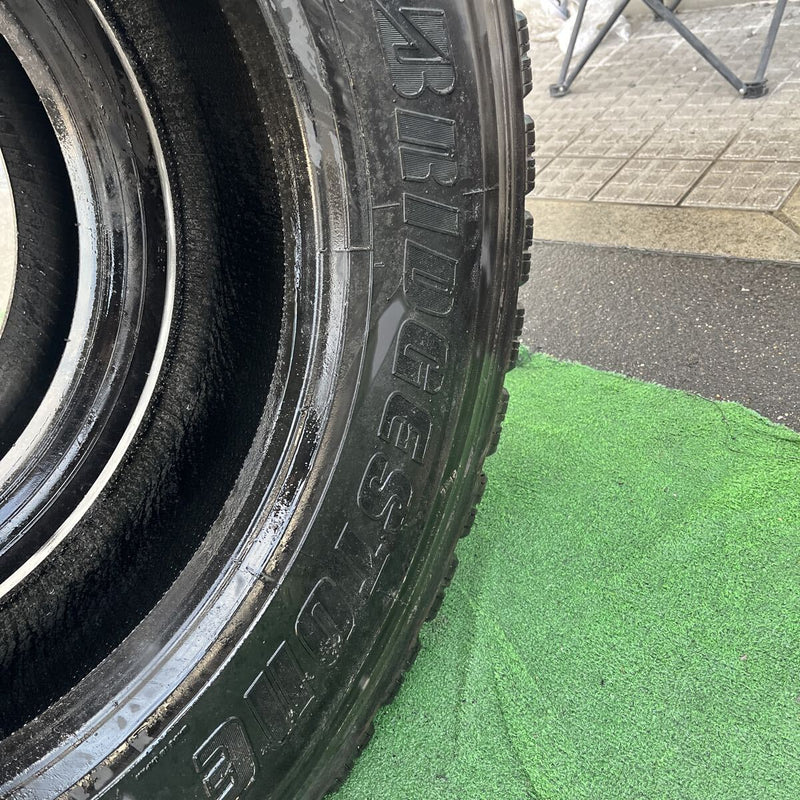 11R22.5 BRIDGESTONE. W910. 激安美品　2本セット：28000円