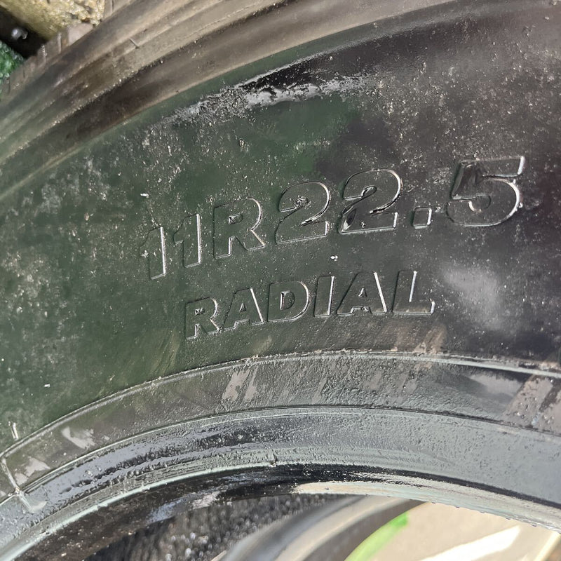 11R22.5 BRIDGESTONE. W910. 激安美品　2本セット：28000円