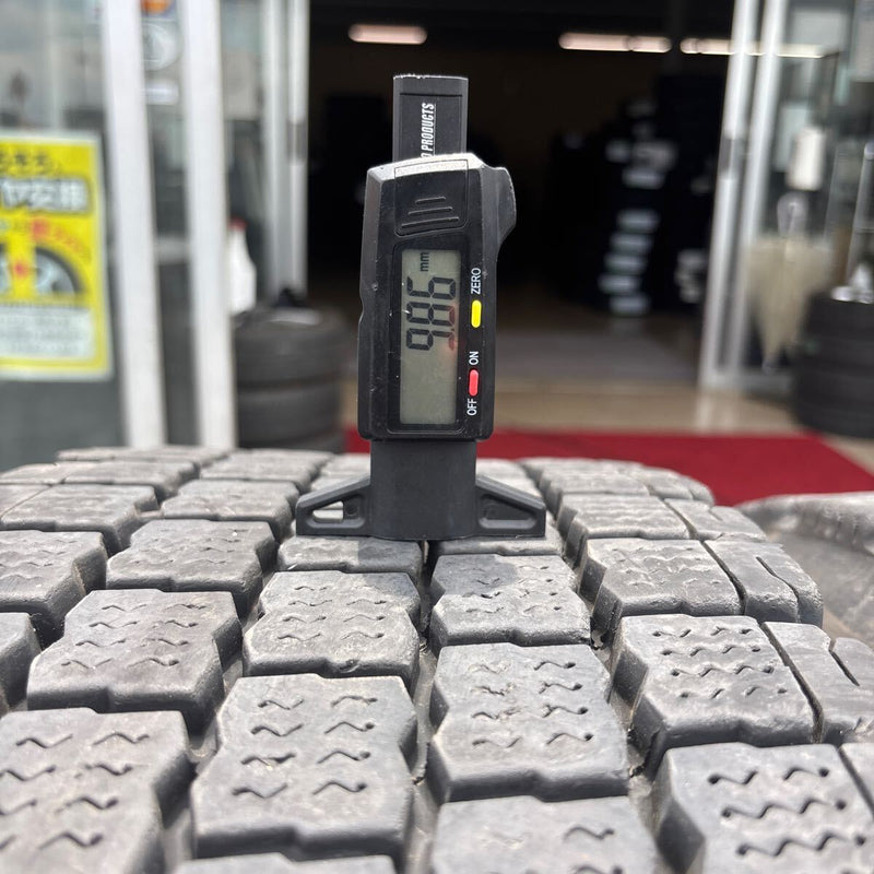 11R22.5 BRIDGESTONE W911 再生冬タイヤ 8本:100000円