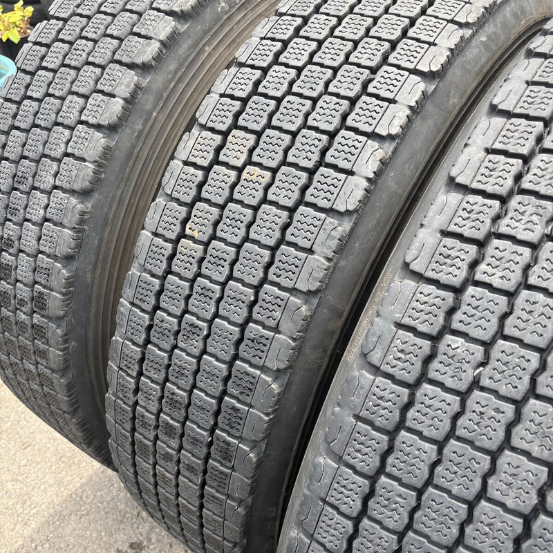 11R22.5 BRIDGESTONE W911 再生冬タイヤ 8本:100000円