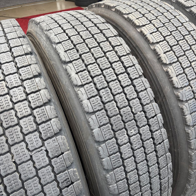 11R22.5 BRIDGESTONE W911 再生冬タイヤ 8本:100000円