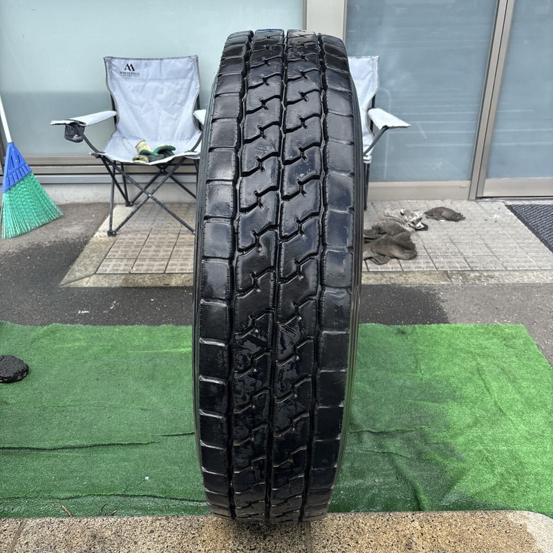 11R22.5 16PR. YOKOHAMA. 701ZE. 　激安美品　1本セット：14000円