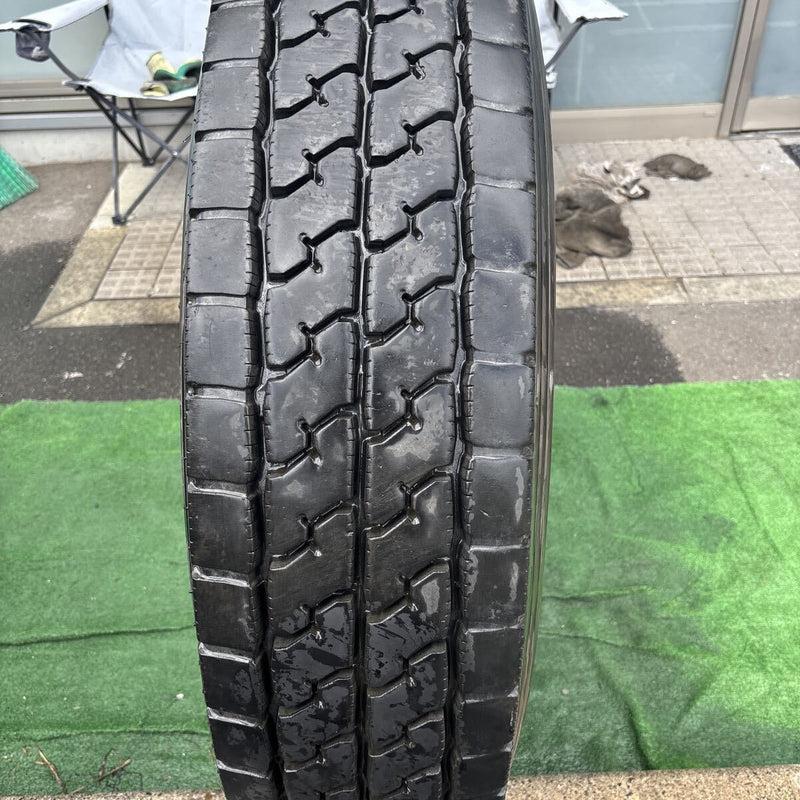 11R22.5 16PR. YOKOHAMA. 701ZE. 　激安美品　1本セット：14000円
