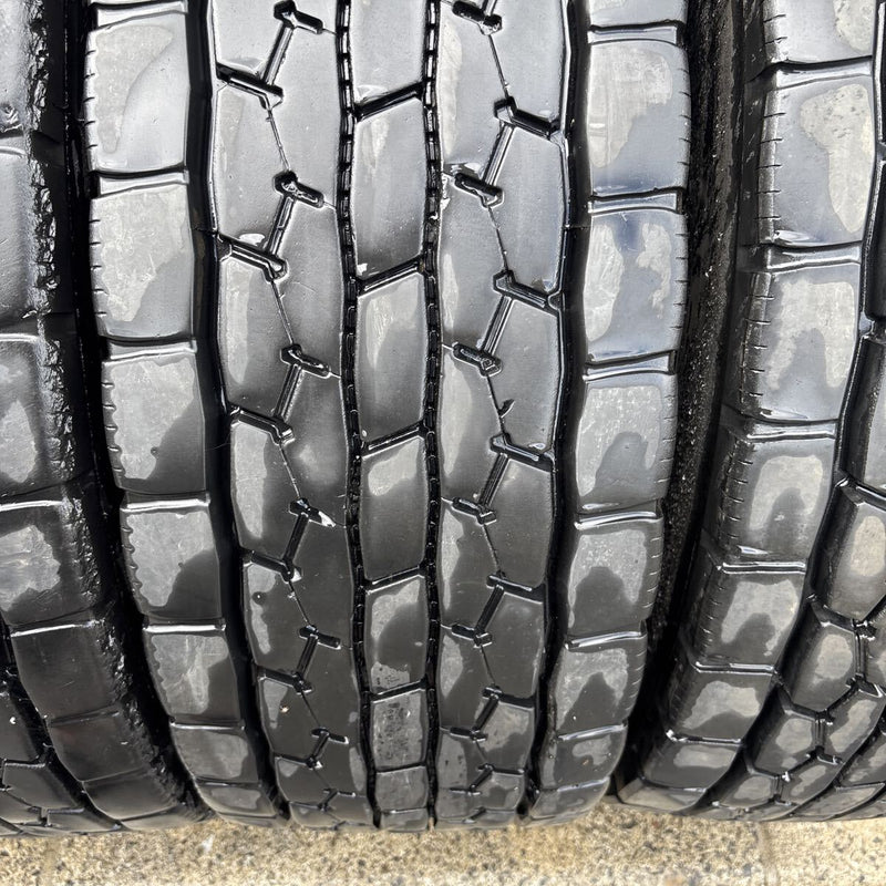 245/70R19.5. DUNLOP. SP688. 激安美品　4本セット:40000円