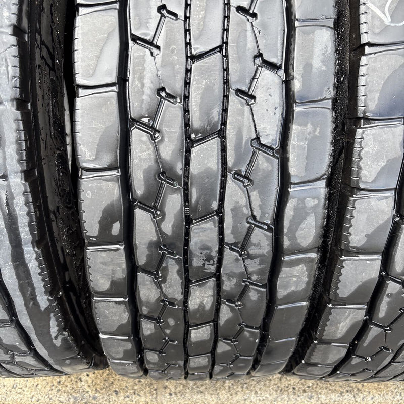 245/70R19.5. DUNLOP. SP688. 激安美品　4本セット:40000円