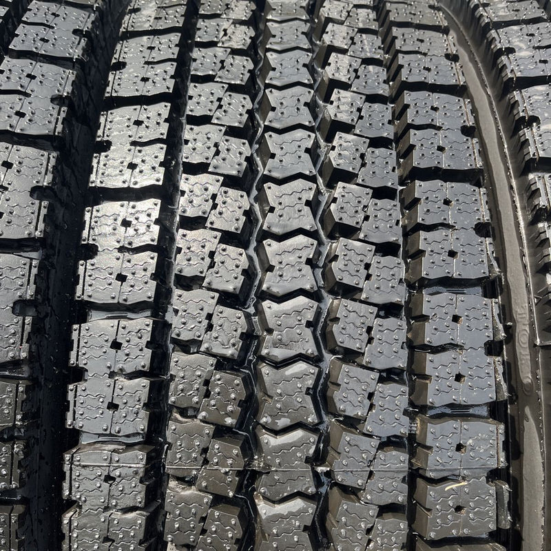 275/80R22.5 再生スタッドレスほぼ新品　M919 4本セット:87,000円
