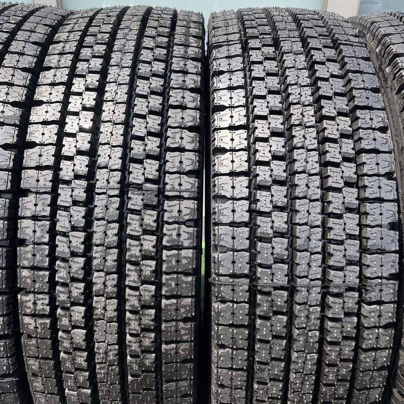 275/80R22.5 再生スタッドレスほぼ新品　M929 8本セット:175,000円