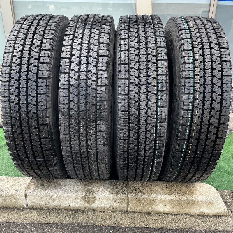 11R22.5 再生スタッドレスほぼ新品　M919 4本セット:86,000円