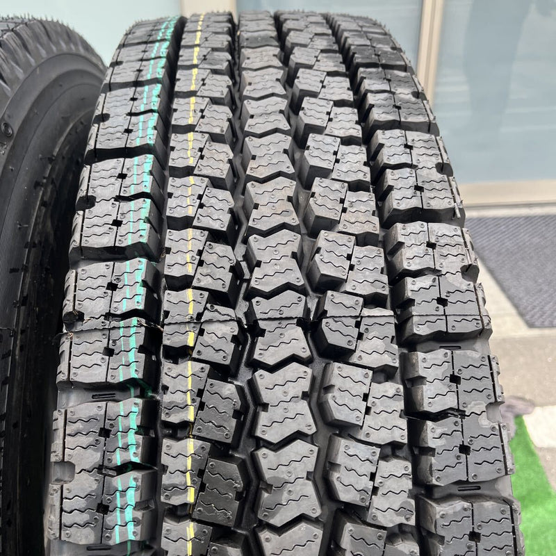 11R22.5 再生スタッドレスほぼ新品　M919 4本セット:86,000円