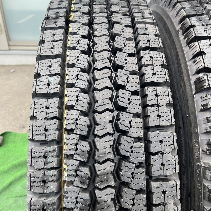 11R22.5 再生スタッドレスほぼ新品　M919 4本セット:86,000円