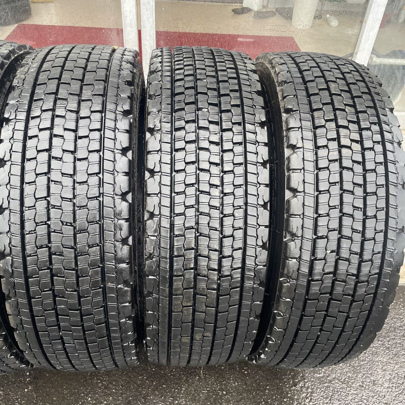 265/60R22.5ブリヂストン　W900 2023年 中古スタッドレスタイヤ 6本セット:56000円