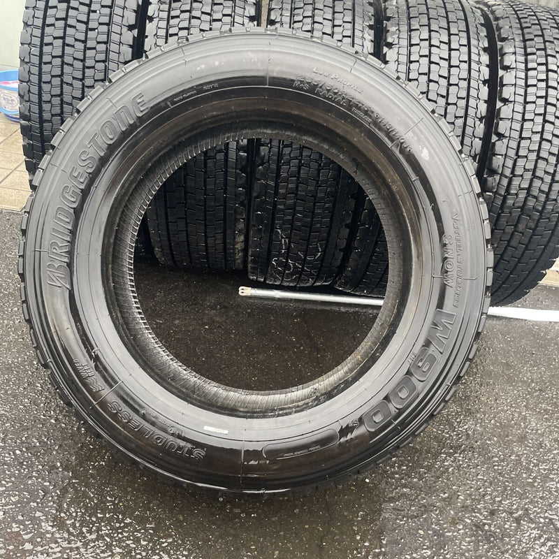 265/60R22.5ブリヂストン　W900 2023年 中古スタッドレスタイヤ 6本セット:56000円