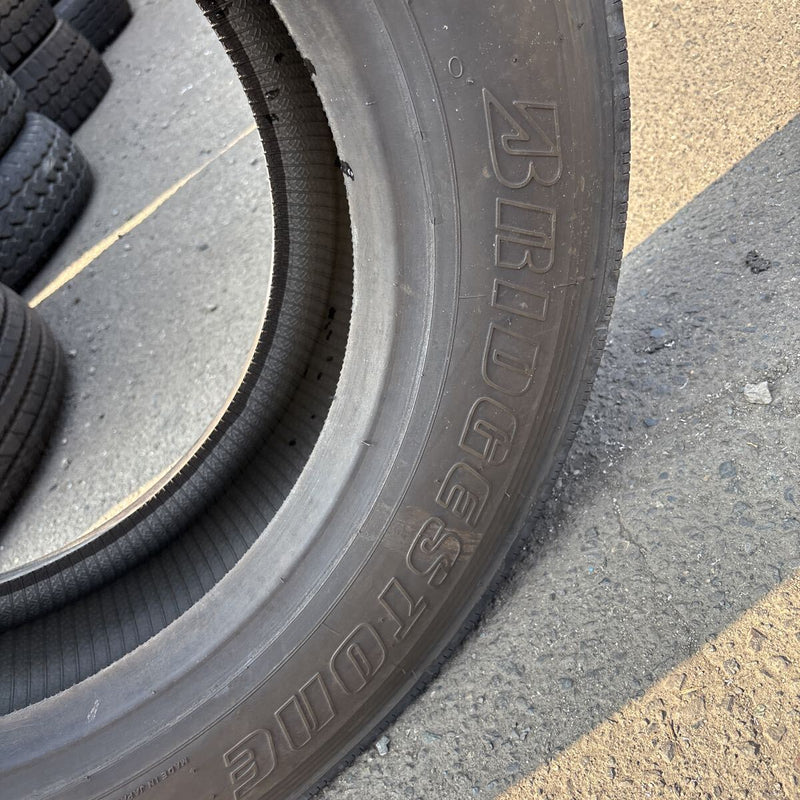 215/70R17.5 ブリヂストン R225 夏タイヤ 1本:5500円
