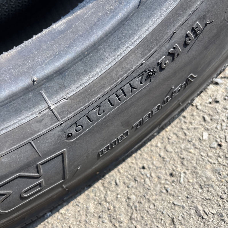 215/70R17.5 ブリヂストン R225 夏タイヤ 1本:5500円