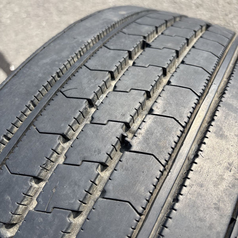 215/70R17.5 ブリヂストン R225 夏タイヤ 1本:5500円