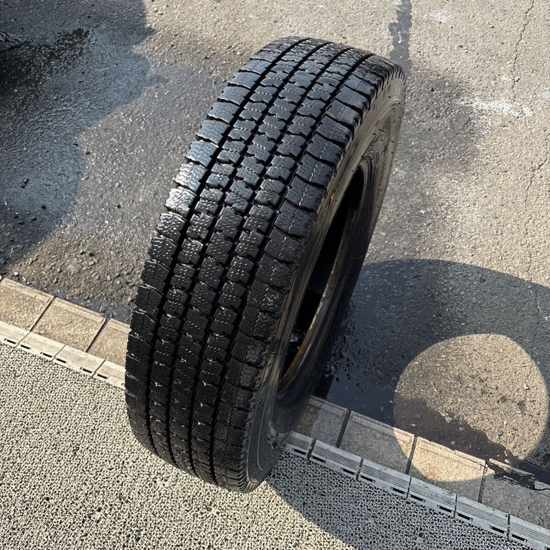 205/85R16 LT TOYO M935 冬タイヤ 1本:5500円