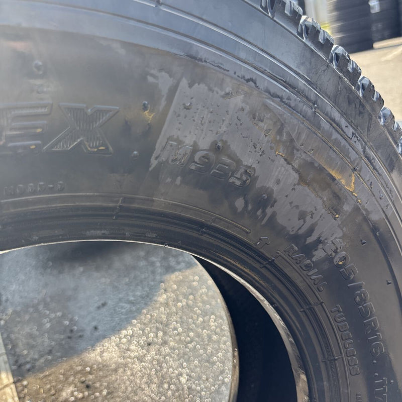 205/85R16 LT TOYO M935 冬タイヤ 1本:5500円