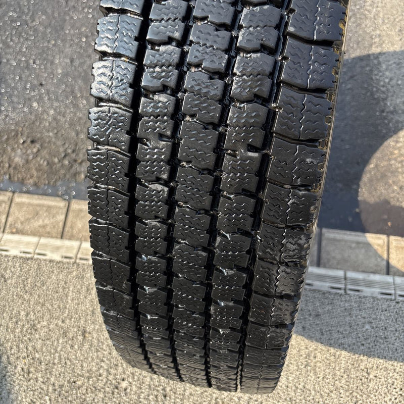 205/85R16 LT TOYO M935 冬タイヤ 1本:5500円