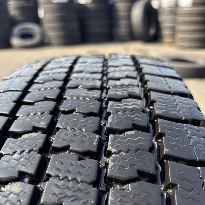 205/85R16 LT TOYO M935 冬タイヤ 1本:5500円