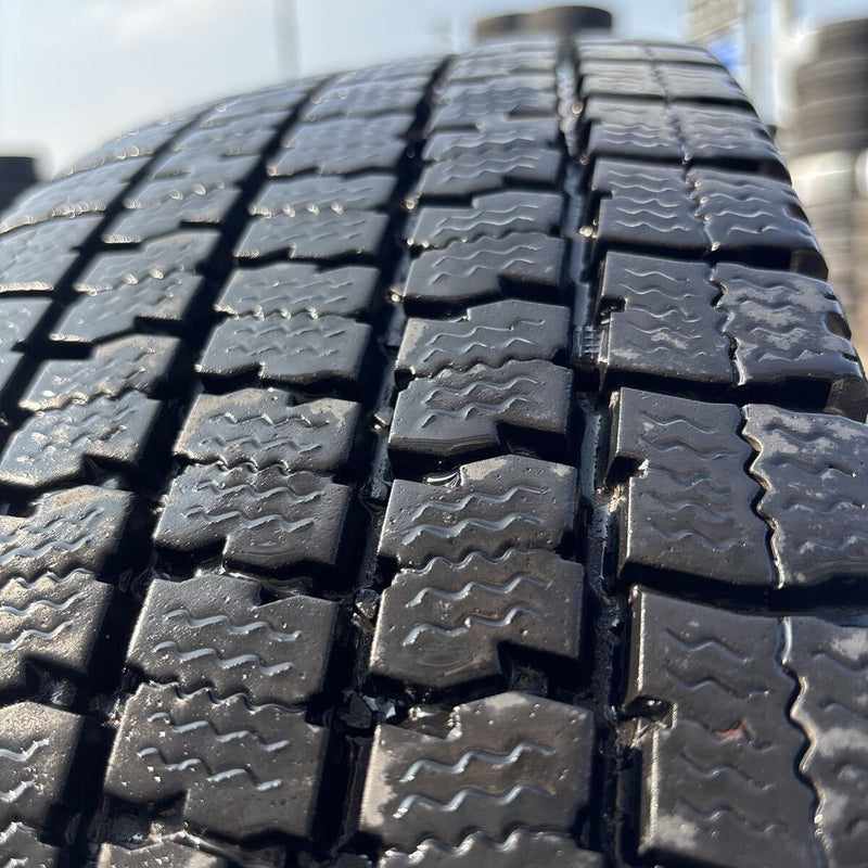 205/85R16 LT TOYO M935 冬タイヤ 1本:5500円