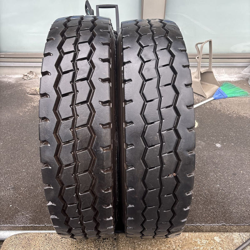11R22.5 YOKOHAMA. MY377. 激安美品　２本セット:39000円