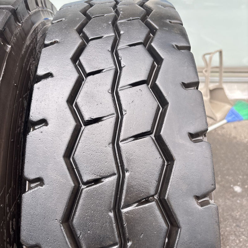 11R22.5 YOKOHAMA. MY377. 激安美品　２本セット:39000円