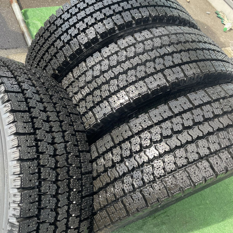 245/70R19.5再生中古　　激安美品　ほぼ新品 4本セット:50000円