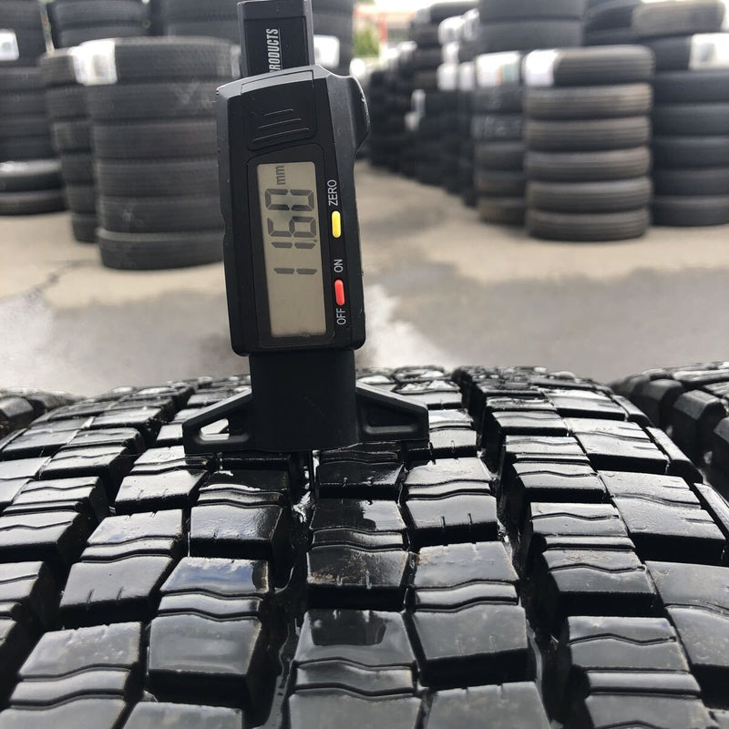 225/80R17.5 DUNLOP SP001R 再生　スタッドレス　6本セット:36000円