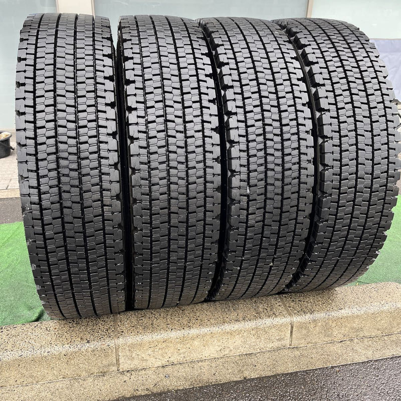 11R22.5 16PR BRIDGESTONE再生スタッドレス　 W900 4本セット:67,000円