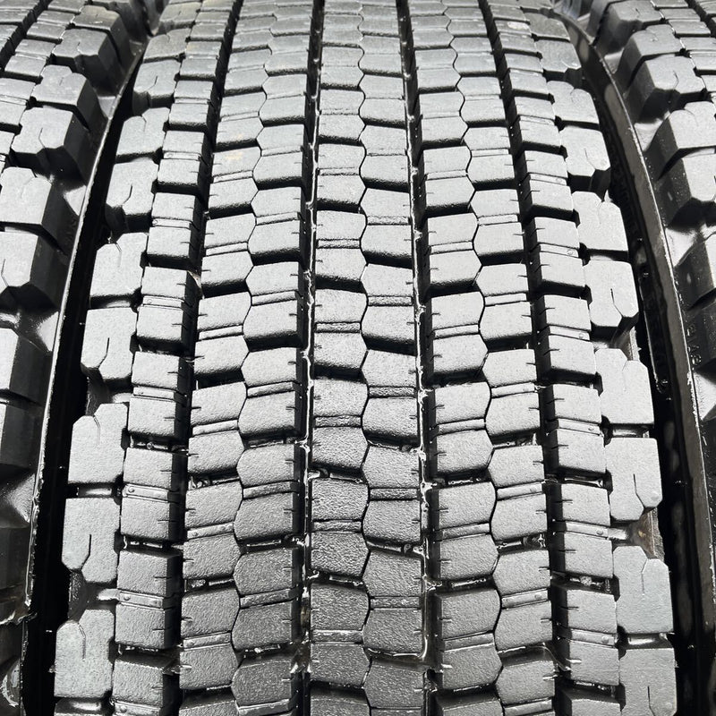 11R22.5 16PR BRIDGESTONE再生スタッドレス　 W900 4本セット:67,000円