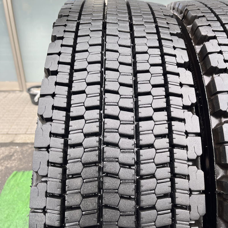 11R22.5 16PR BRIDGESTONE再生スタッドレス　 W900 4本セット:67,000円