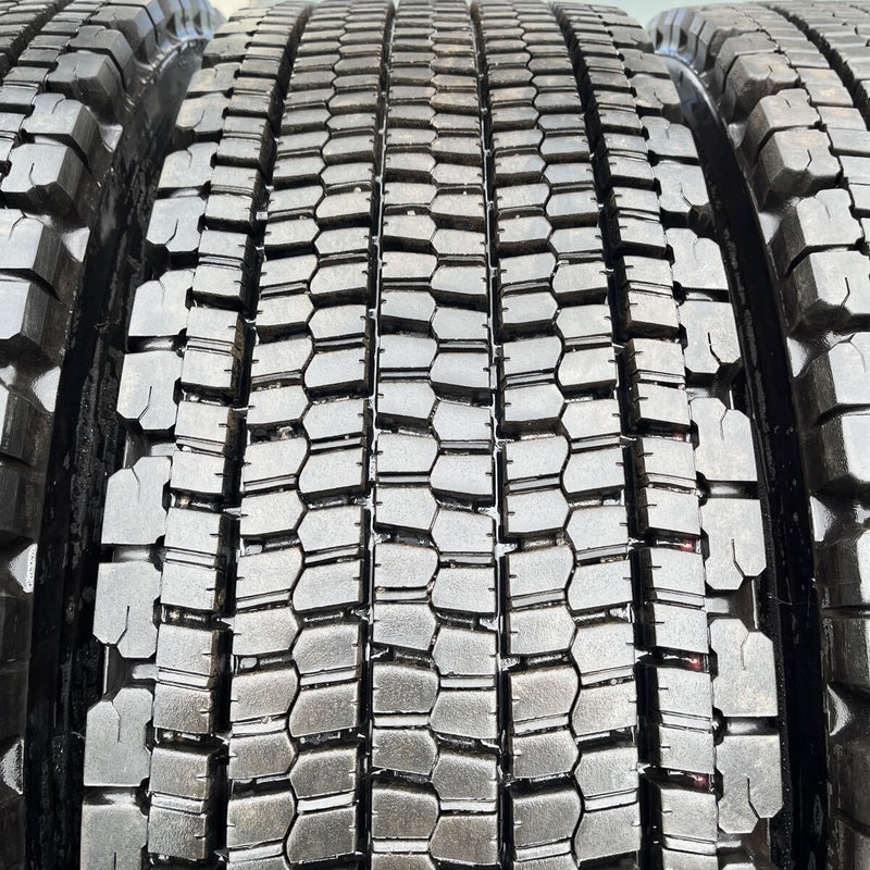 11R22.5 BRIDGESTONE, W900 激安美品　2024年製 4本セット:85,000円
