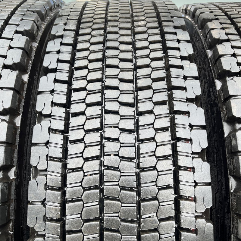 11R22.5 BRIDGESTONE, W900 激安美品　2024年製 4本セット:85,000円