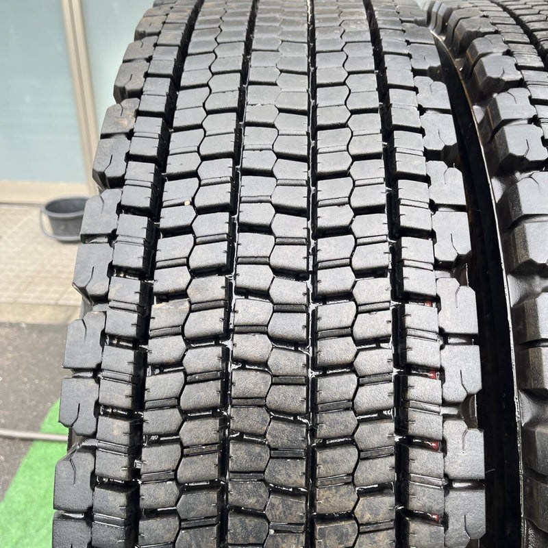 11R22.5 BRIDGESTONE, W900 激安美品　2024年製 4本セット:85,000円