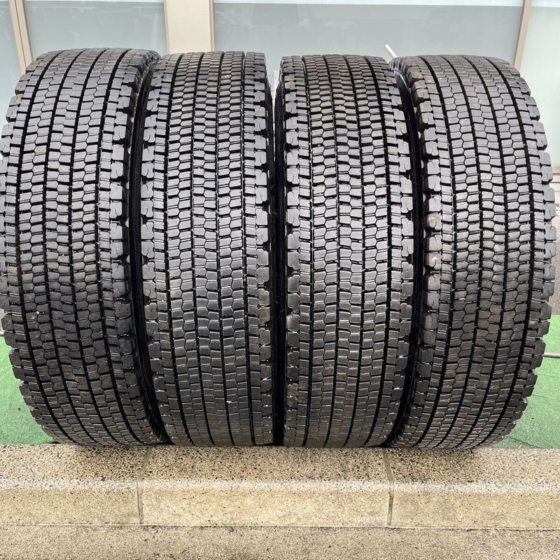 11R22.5 BRIDGESTONE, W900 激安美品　2024年製 4本セット:85,000円