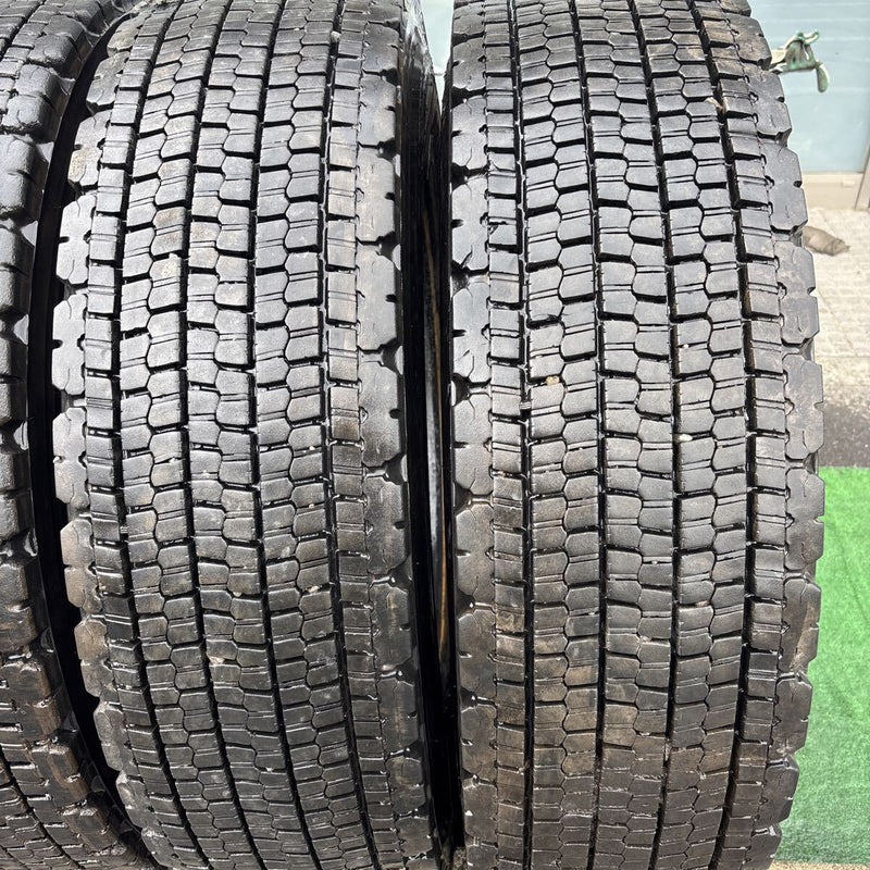 11R22.5 16PR. BRIDGESTONE. W900. 激安美品　2021年製　4本セット:72000円