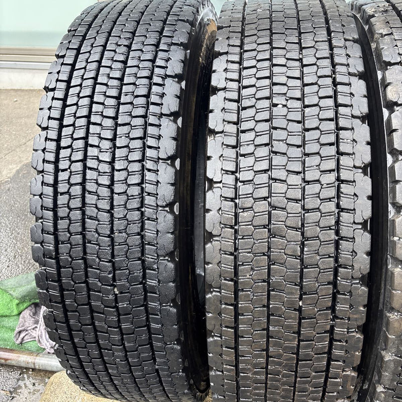 11R22.5 16PR. BRIDGESTONE. W900. 激安美品　2021年製　4本セット:72000円