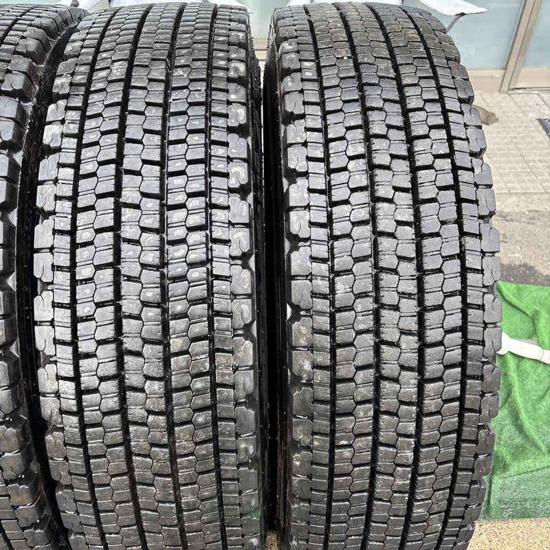 11R22.5 14PR 再生中古スタッドレス　W900. 激安美品　　4本セット:68000円