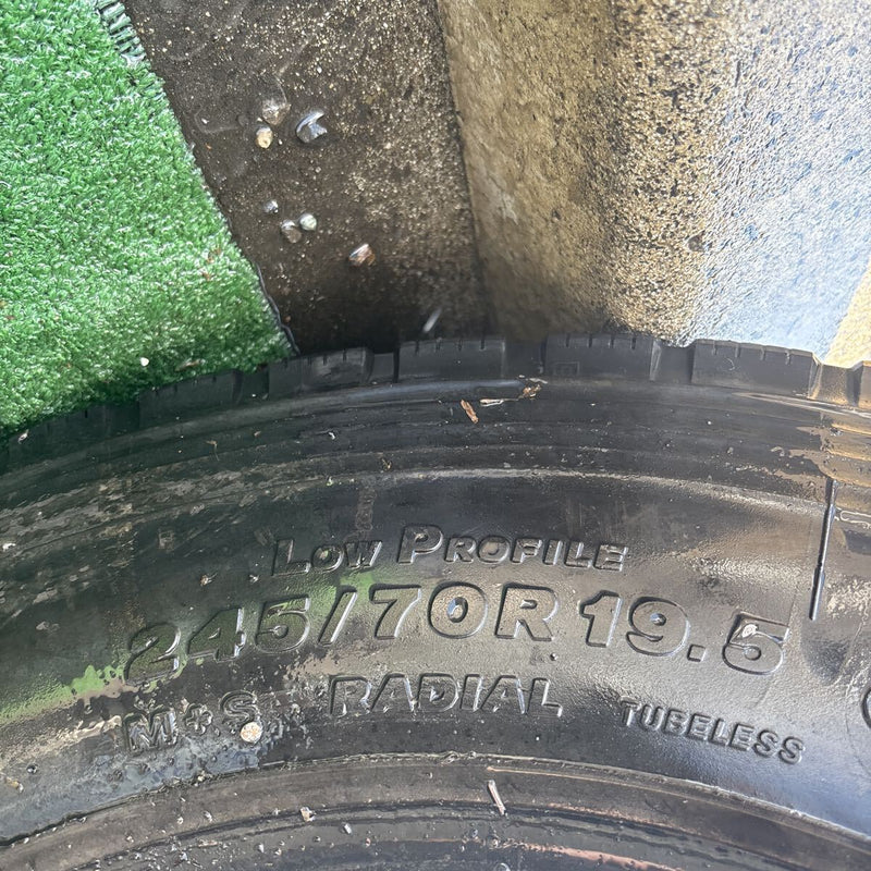 245/70R19.5 中古ミックス. 激安美品　4本＋1本セット:35000円