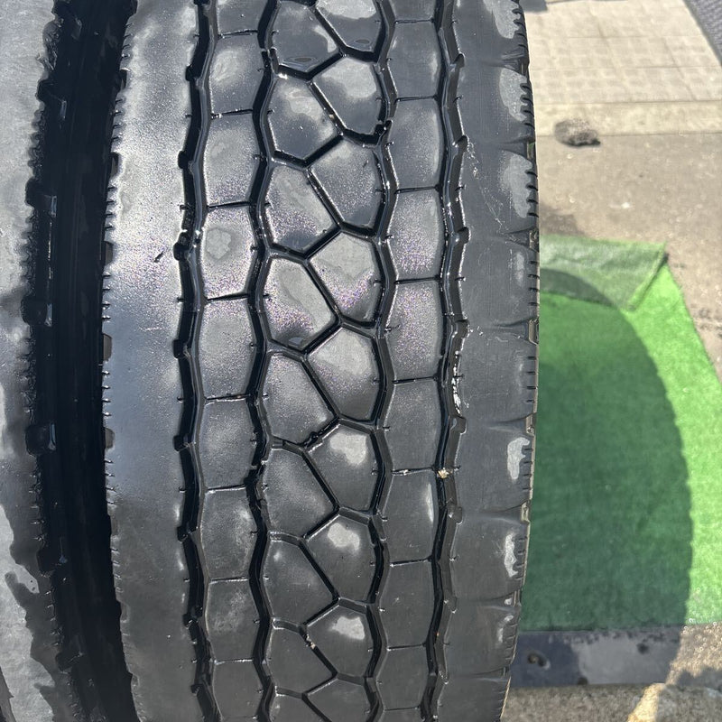 245/70R19.5 中古ミックス. 激安美品　4本＋1本セット:35000円